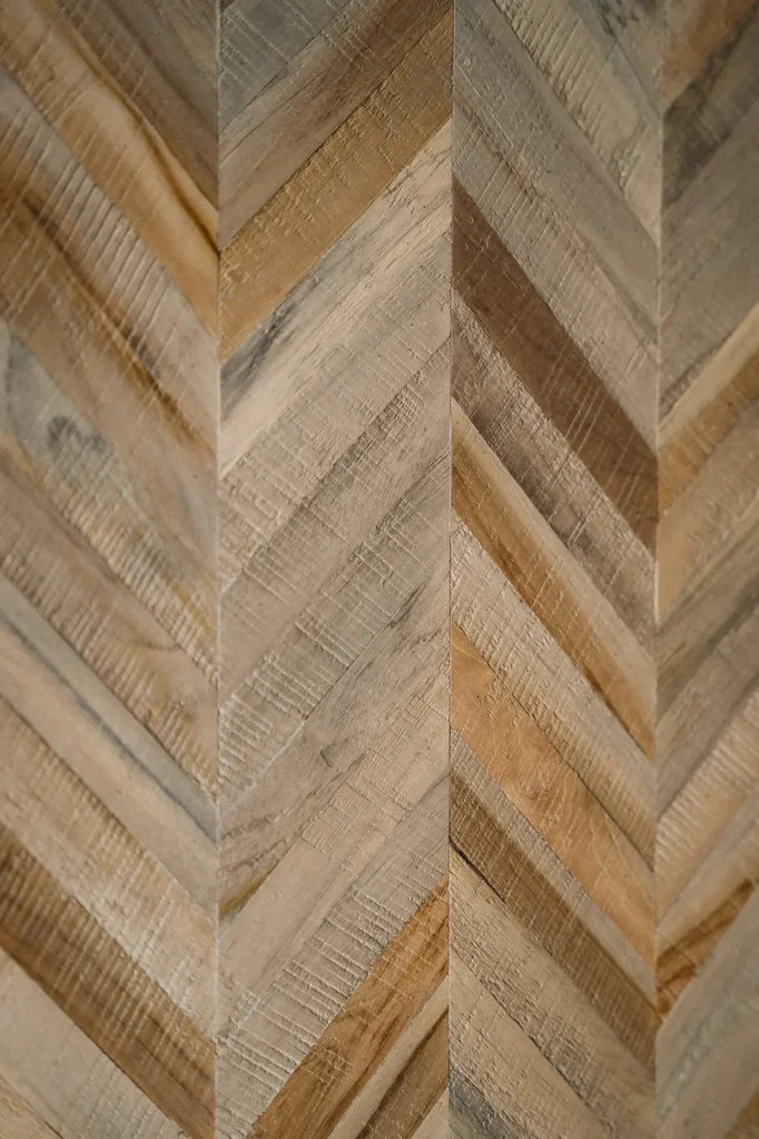 Alt text SEO pour le produit Le banc à chevrons Naturel 150 montrant un motif en chevrons en bois