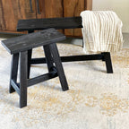 Banc en bois noir recyclé, finition mate texturée, pieds A robustes, 85x20 cm