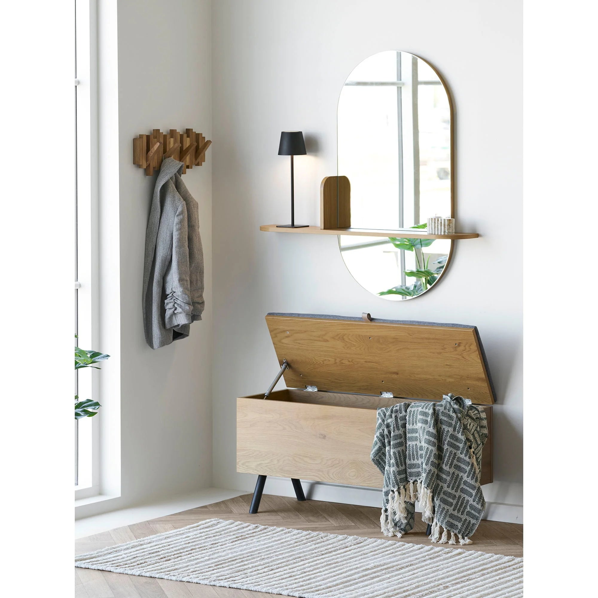 Banquette coffre en bois effet chêne avec assise grise et pieds noirs 92x33 cm