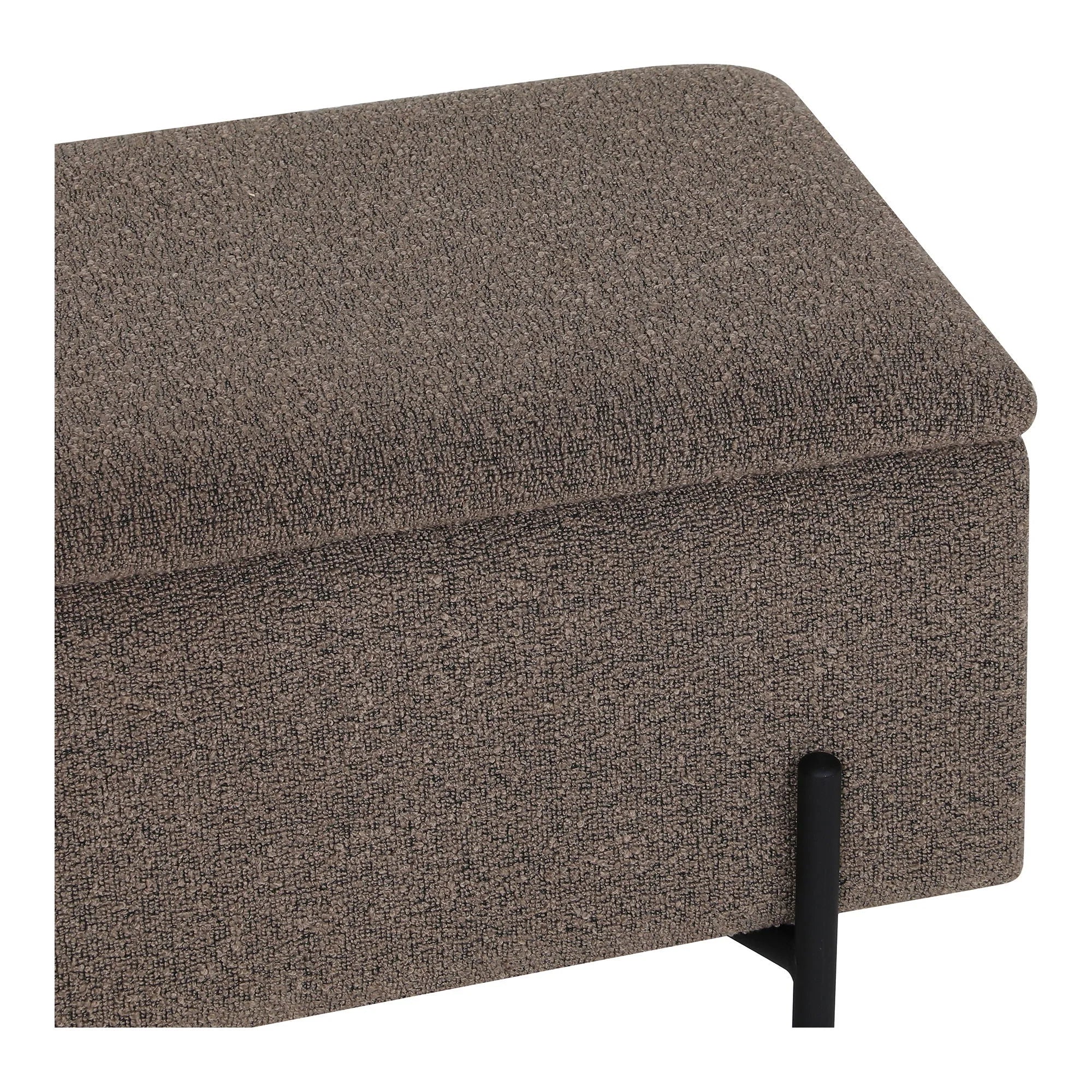 Ottoman de rangement en tissu chiné taupe avec pieds noirs élancés 95x36 cm