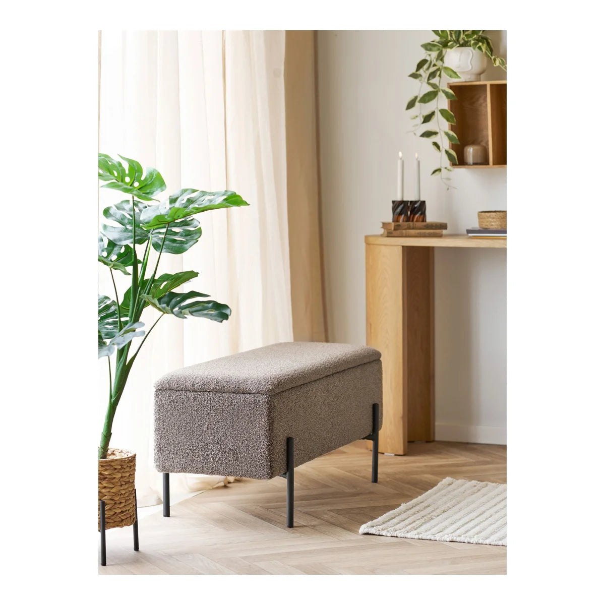 Banc coffre en tissu chiné taupe avec pieds noirs élancés 95x36 cm