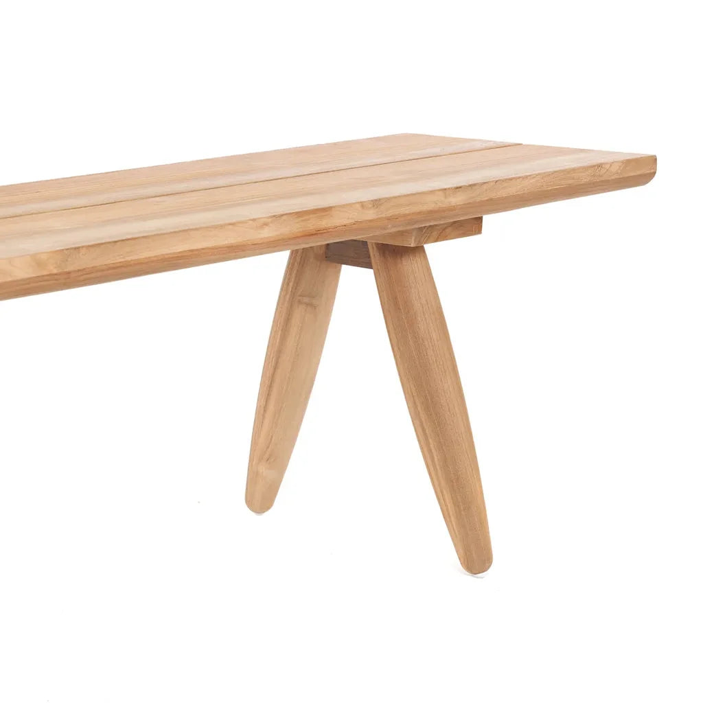 Banquette en bois avec jambes inclinées pour l’extérieur Le banc Matita Extérieur 40