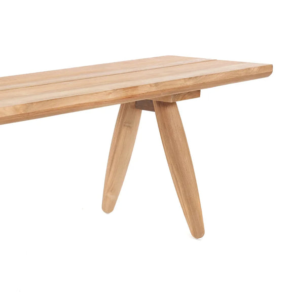 Banquette en bois avec jambes inclinées pour l’extérieur Le banc Matita Extérieur 40