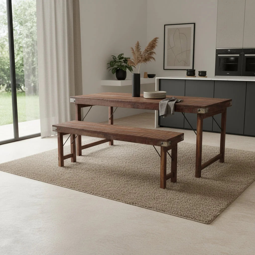 Table de salle à manger en bois sombre rustique avec renforts métalliques et banc assorti