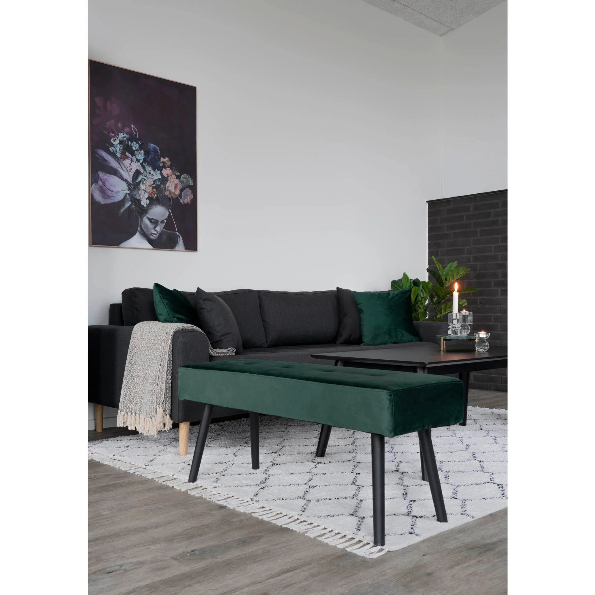Banquette rectangulaire en velours vert foncé avec pieds noirs, 100x35 cm