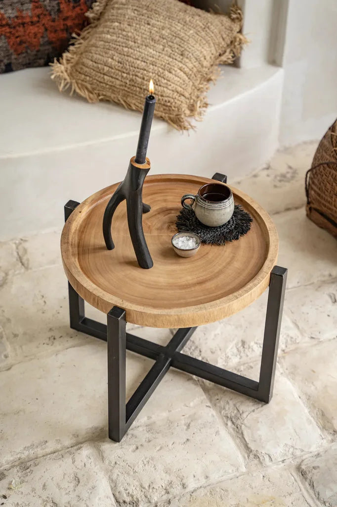 Table d’appoint ronde en bois avec pieds en métal noir pour le set Le bol à sauce Comporta XS