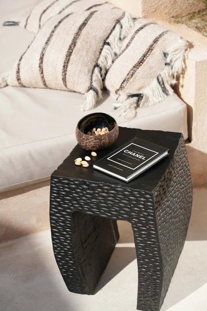 Table d’appoint en tissage noir pour le produit Le bol alimentaire Coco Noir naturel