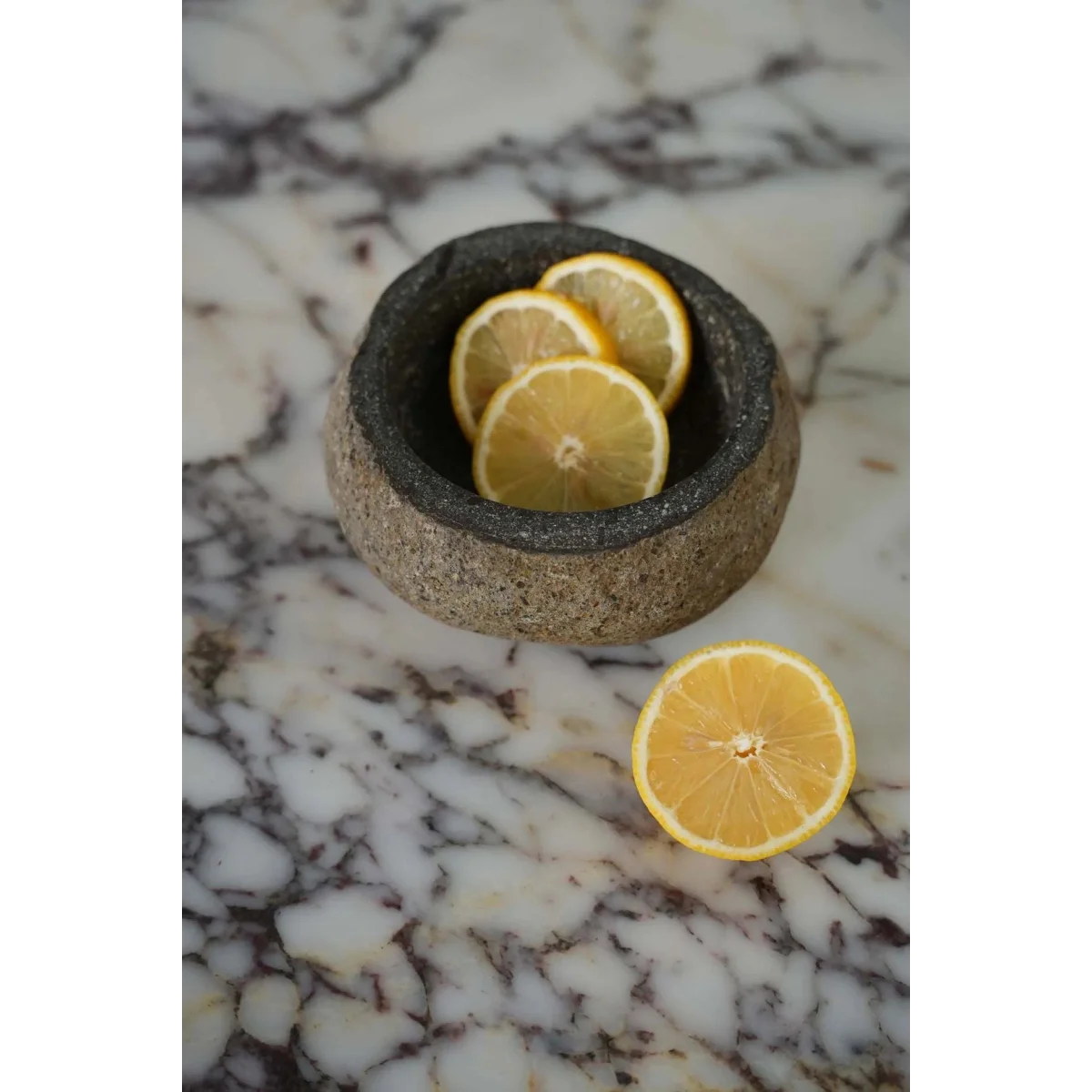 Bol décoratif en pierre naturelle noire aspect brut
