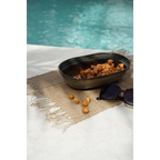 Bol ovale en céramique marron dégradé brillant rempli de snacks croustillants dorés