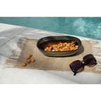 Bol ovale en céramique marron dégradé brillant rempli de popcorn caramel doré