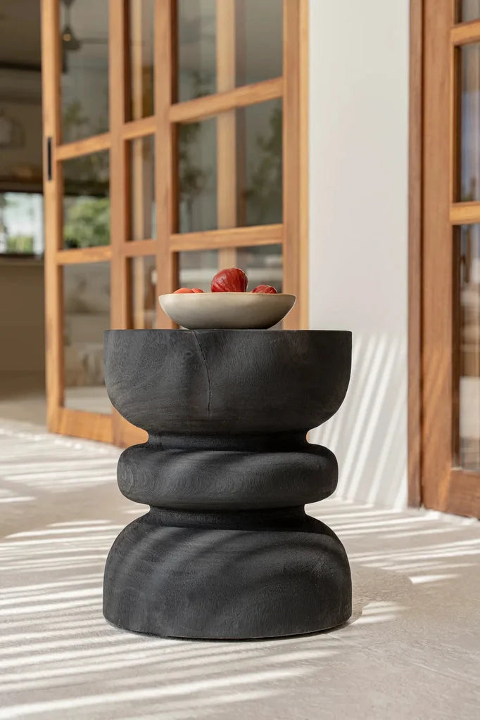 Table d’appoint en bois noir en forme de sablier avec bol à fruits Le bol de service Cascais M