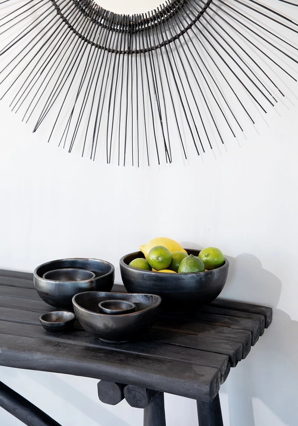 Set de 3 bols en terre cuite émaillée noir charbon avec citrons et limes