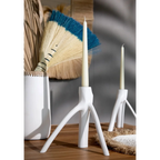 Bougeoir blanc en forme de branche organique avec bougie crème haute et élancée