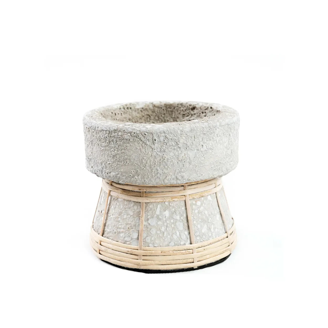 Vase en terre cuite et rotin gris béton de 12 cm avec base tressée en rotin