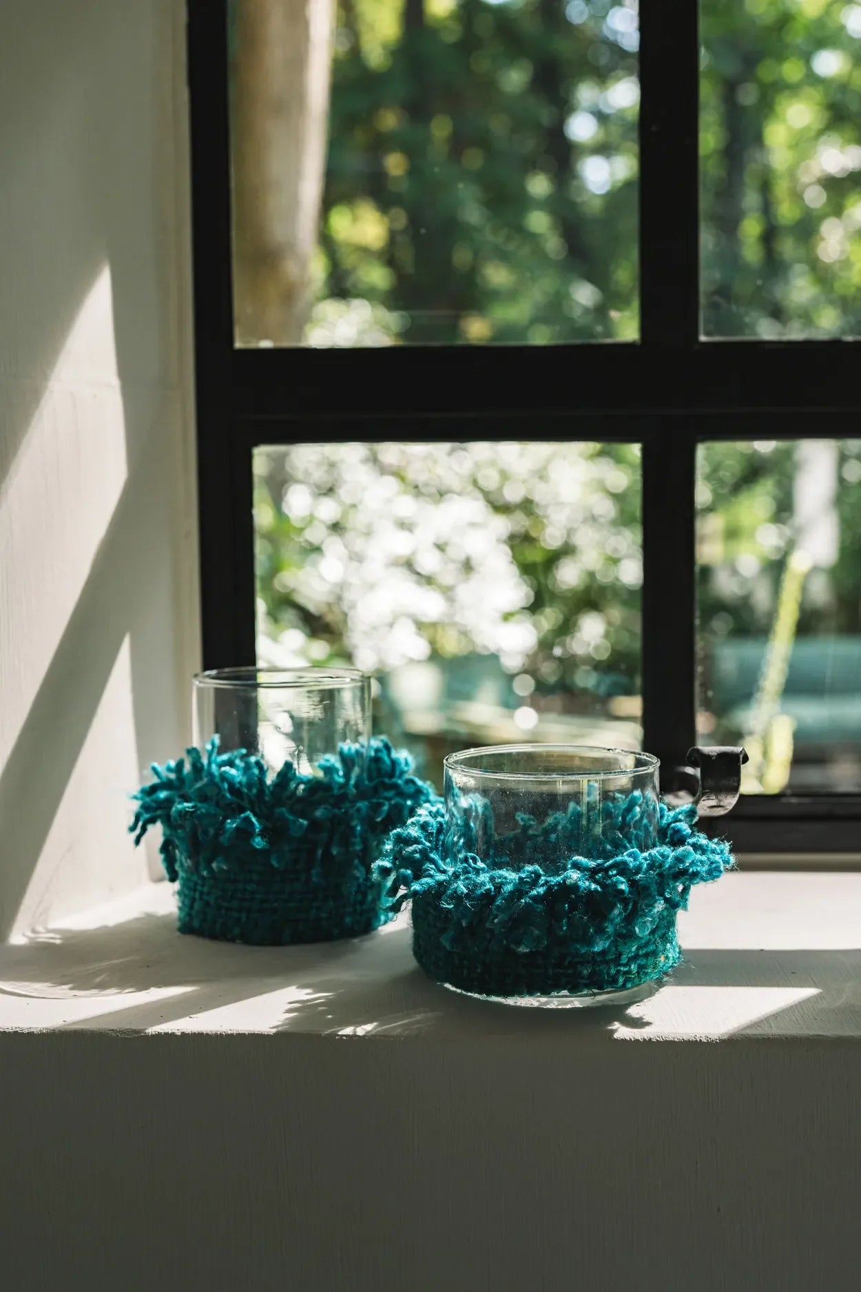 Bougeoir en verre et coton tricoté aqua 8 cm