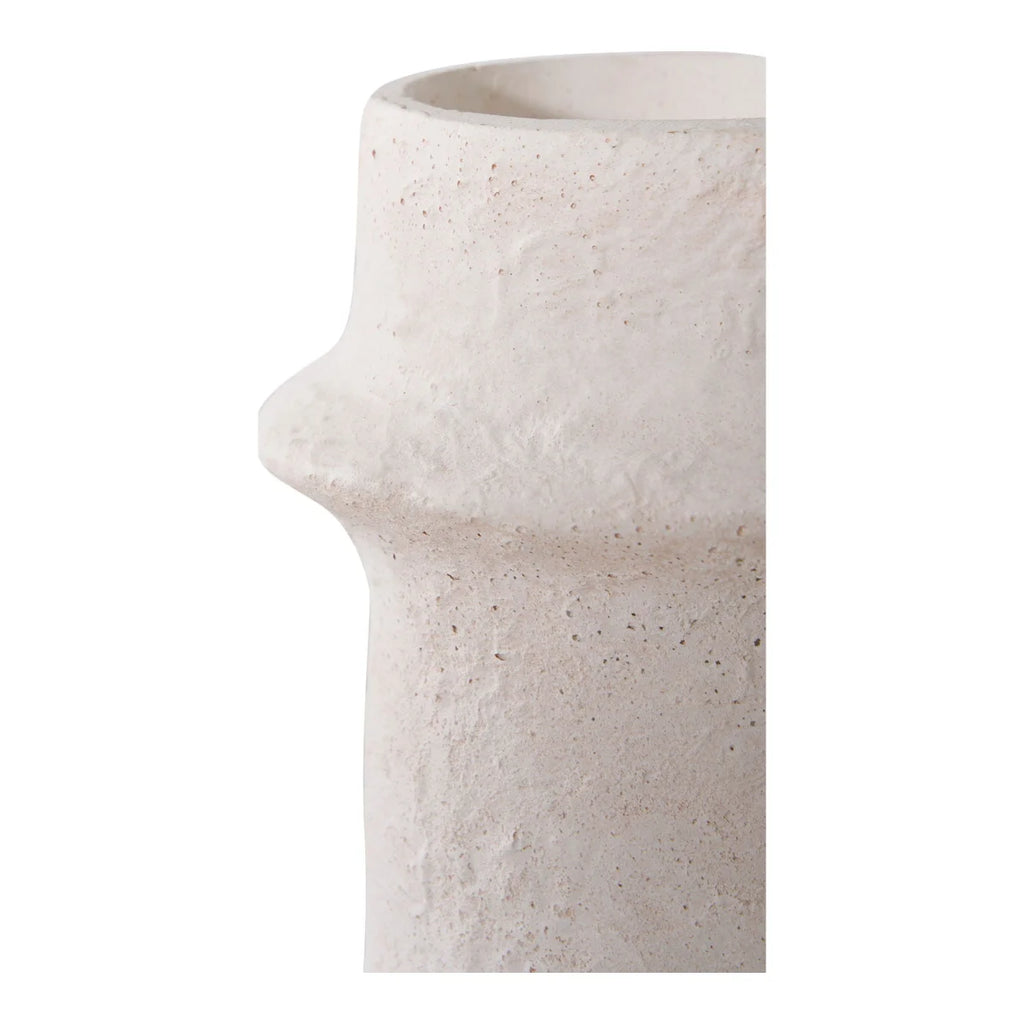 Vase en céramique crème texturée à contours sculpturaux organiques