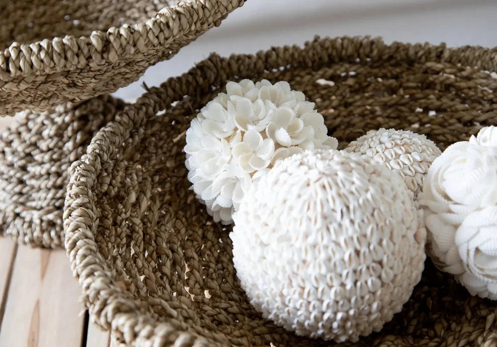 Panier tissé avec boules décoratives blanches pour La boule coquillage à bulles Blanc L