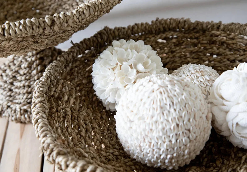 Panier tissé avec boules décoratives blanches pour La boule coquillage à bulles Blanc L