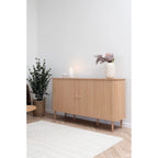 Buffet en bois rainuré naturel avec portes arrondies et finition claire, 140x40 cm