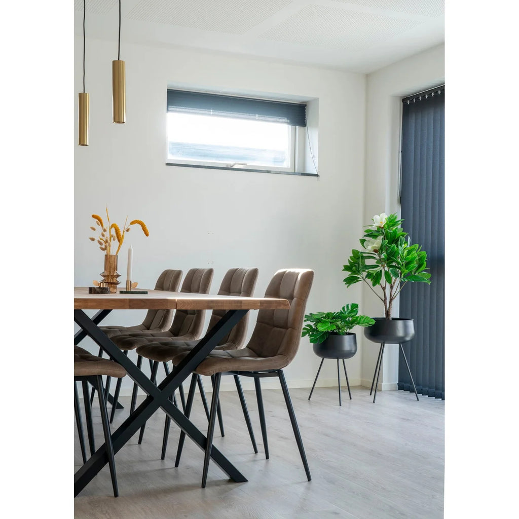 Salle à manger avec table et chaises pour un cache-pot en métal noir H46 cm