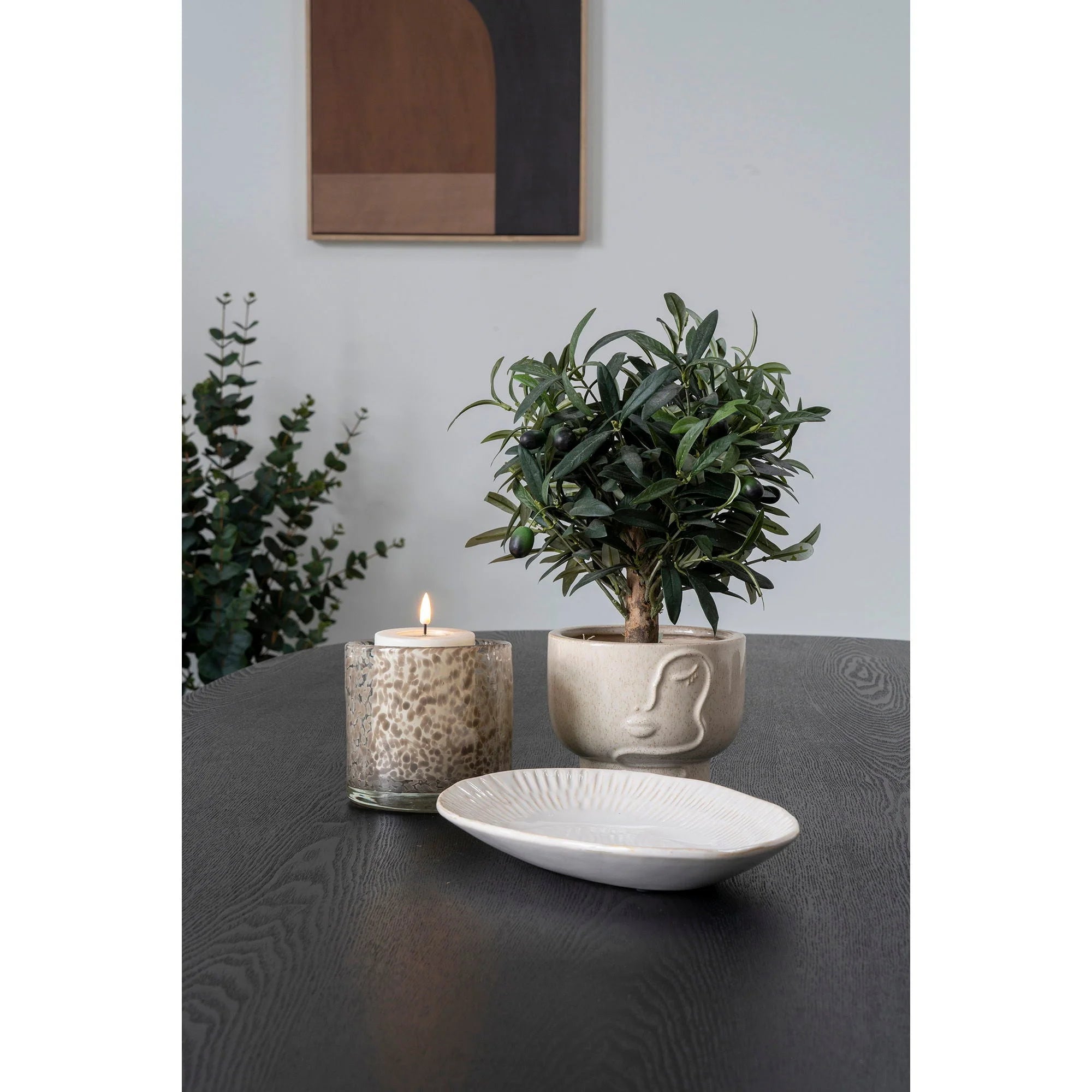 Olive faux en pot rond en céramique beige mouchetée avec visage en relief
