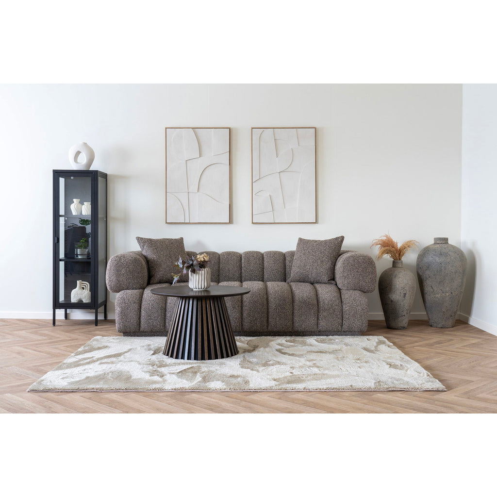 Canapé gris capitonné avec tissu texturé moelleux et accoudoirs ronds
