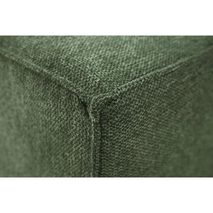 Coin du tissu vert olive tissé d’un pouf ou ottoman du canapé-lit contemporain