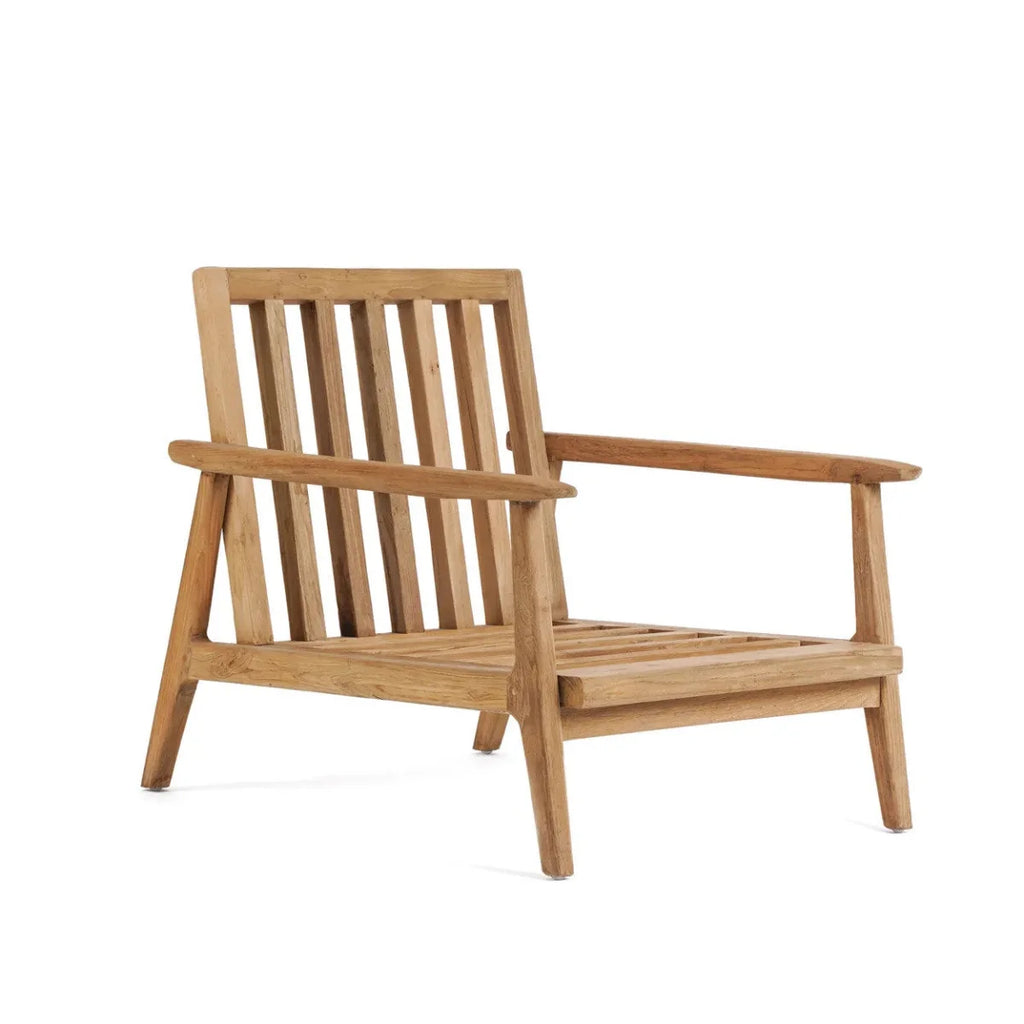 Fauteuil en teck recyclé pour extérieur avec bras en bois clair et lattes