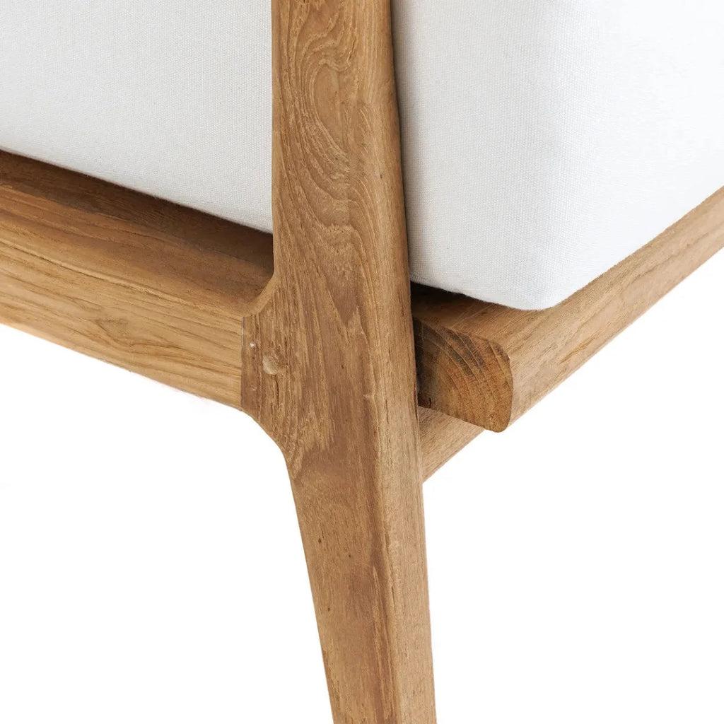 Pied de meuble en bois clair avec coussin blanc pour Canapé une place en teck recyclé