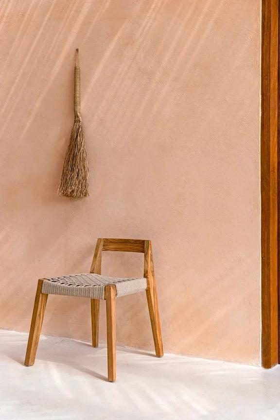 Chaise en bois recyclé avec siège tissé pour salle à manger