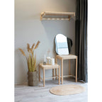 Chaise de comptoir en bois et rotin naturel pour une décoration bohème dans la chambre