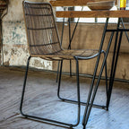 Chaise empilable en rotin naturel et métal noir, lot de 2