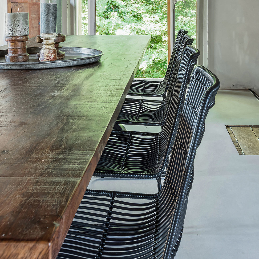 Lot de 2 chaises de jardin noires en métal et rotin synthétique tressé moderne