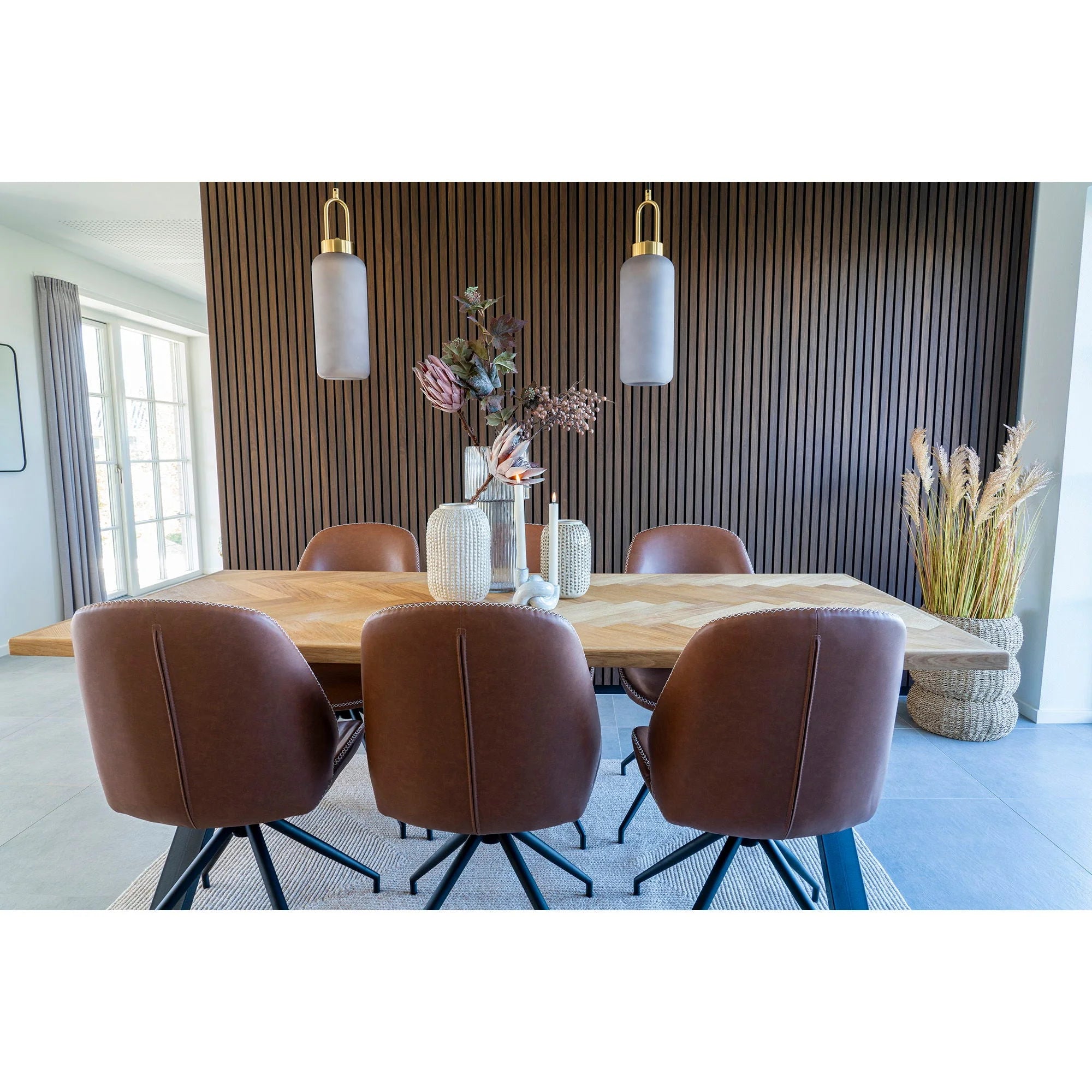 Lot de 2 chaises de salle à manger en cuir cognac effet, dossier arrondi, pieds métal noir