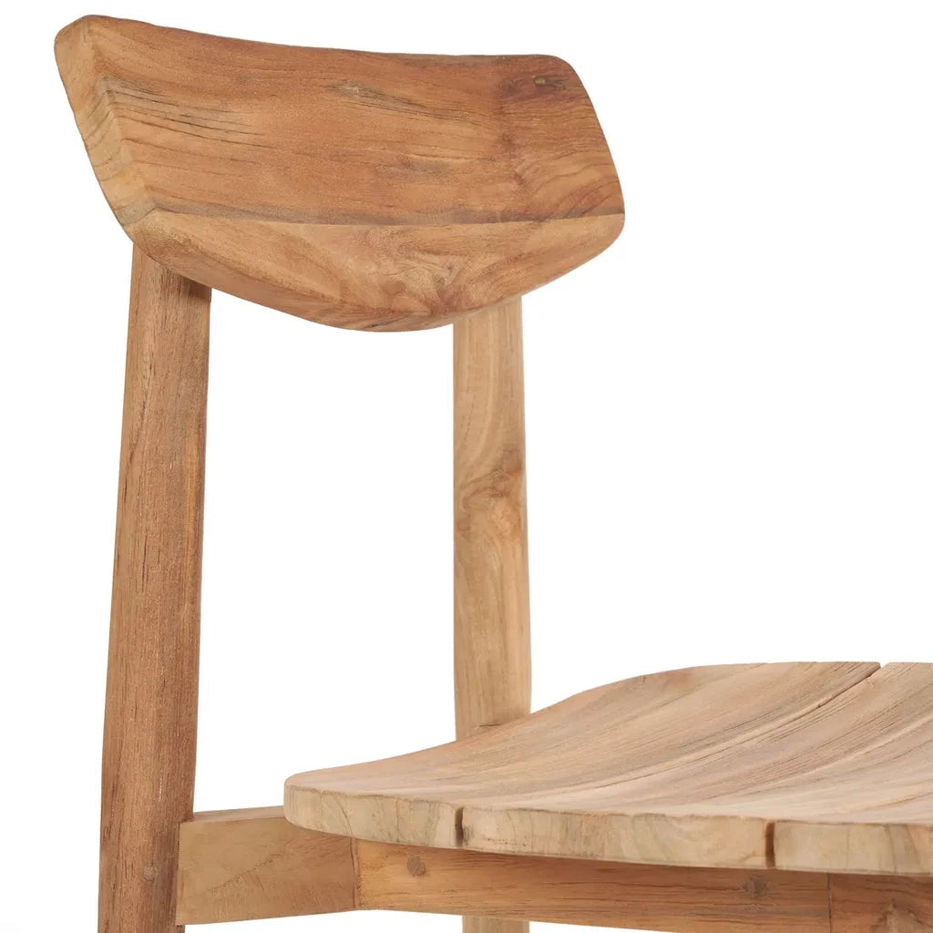Détail d’une chaise en bois pour salle à manger La chaise de salle à manger Matita Extérieur 40