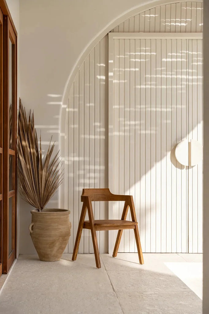 Chaise en bois avec accoudoirs pour la salle à manger Nihi Sumba Extérieur