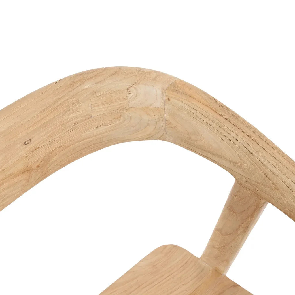 Dossier en bois clair de la chaise de salle à manger Teluk