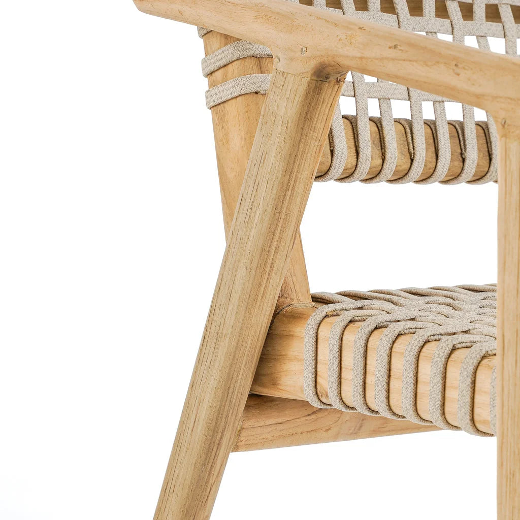 Chaise en bois avec siège et dossier en tissage pour La chaise de salle à manger Trikeri