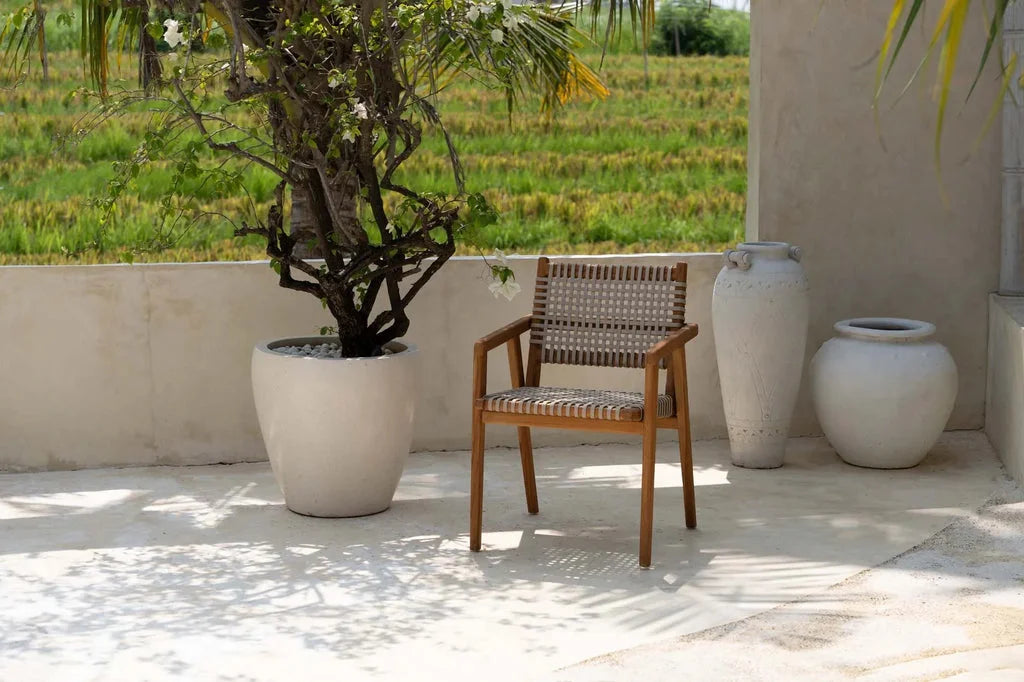 Chaise de salle à manger Trikeri avec assise tissée en bois naturel