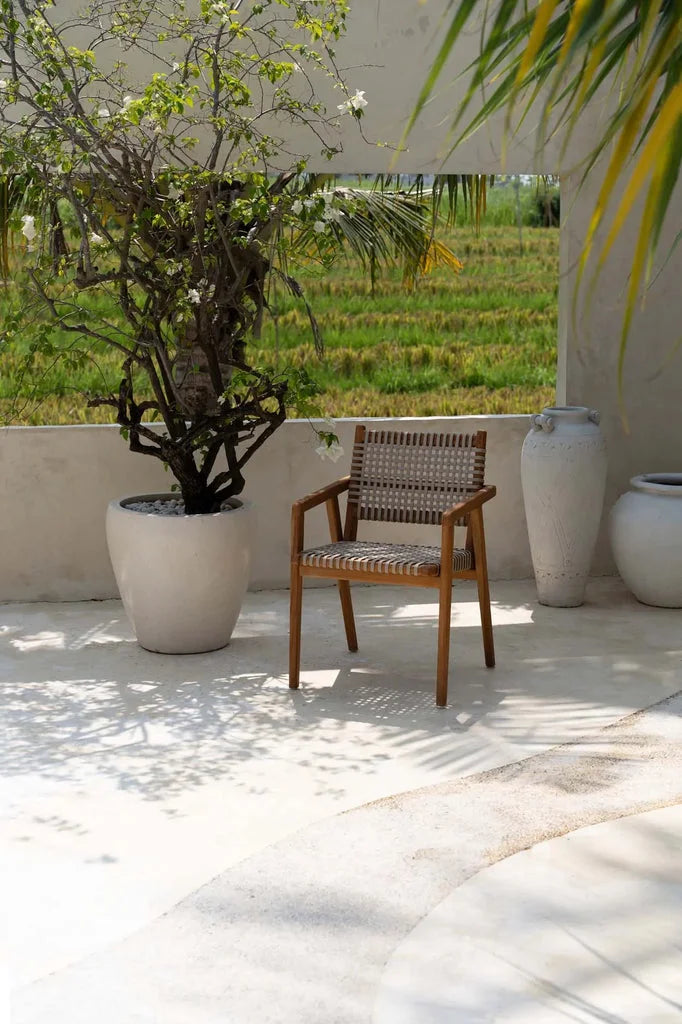 Chaise en bois avec assise tissée, La chaise de salle à manger Trikeri