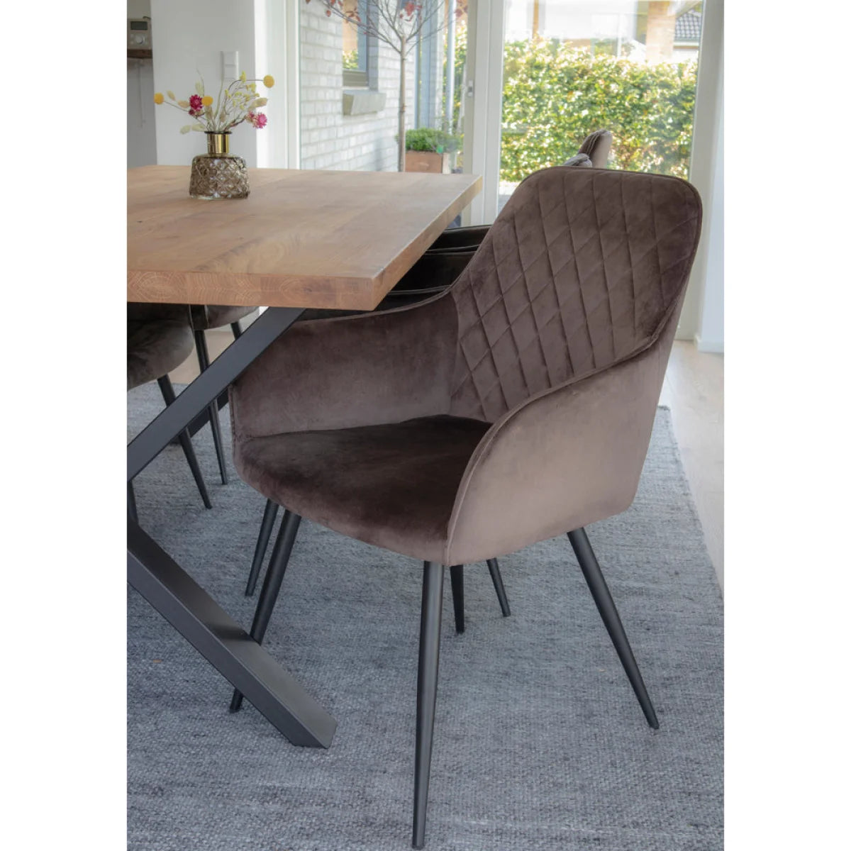 Chaise de salle à manger en velours taupe matelassé, pieds métal noir, set de 2