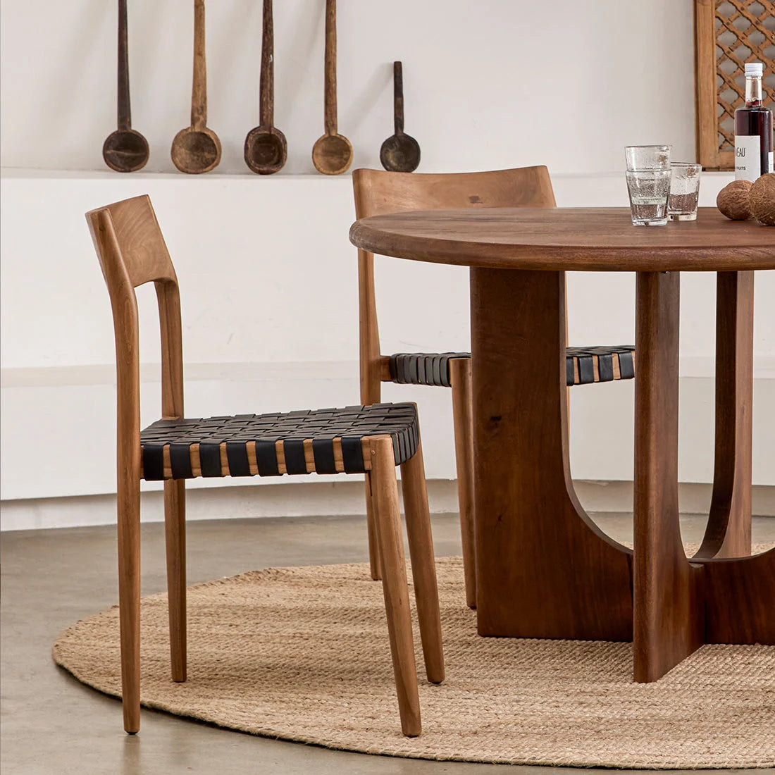 Chaise en teck avec assise tressée noir, lot de 2 pour salle à manger