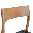 Dossier de chaise en teck brun clair à grain naturel lisse et bords courbés