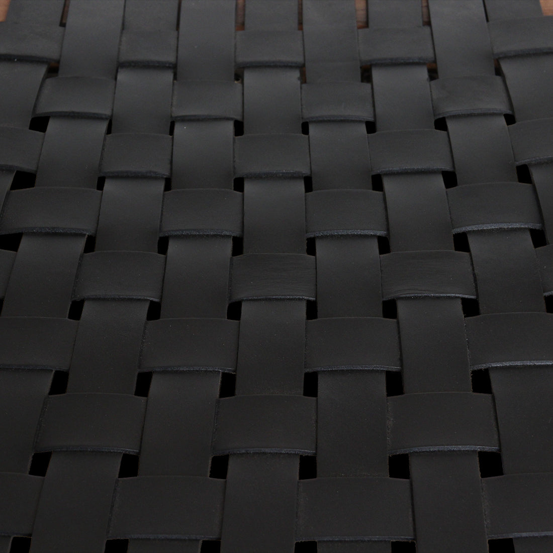 Chaise en teck et cuir noir avec accoudoirs tressés – Lot de 2