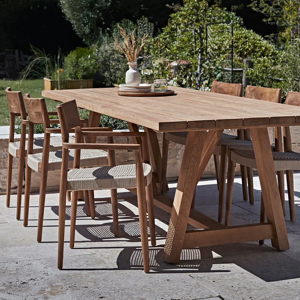 Chaises en teck naturel avec accoudoirs et assise corde beige, lot de 2