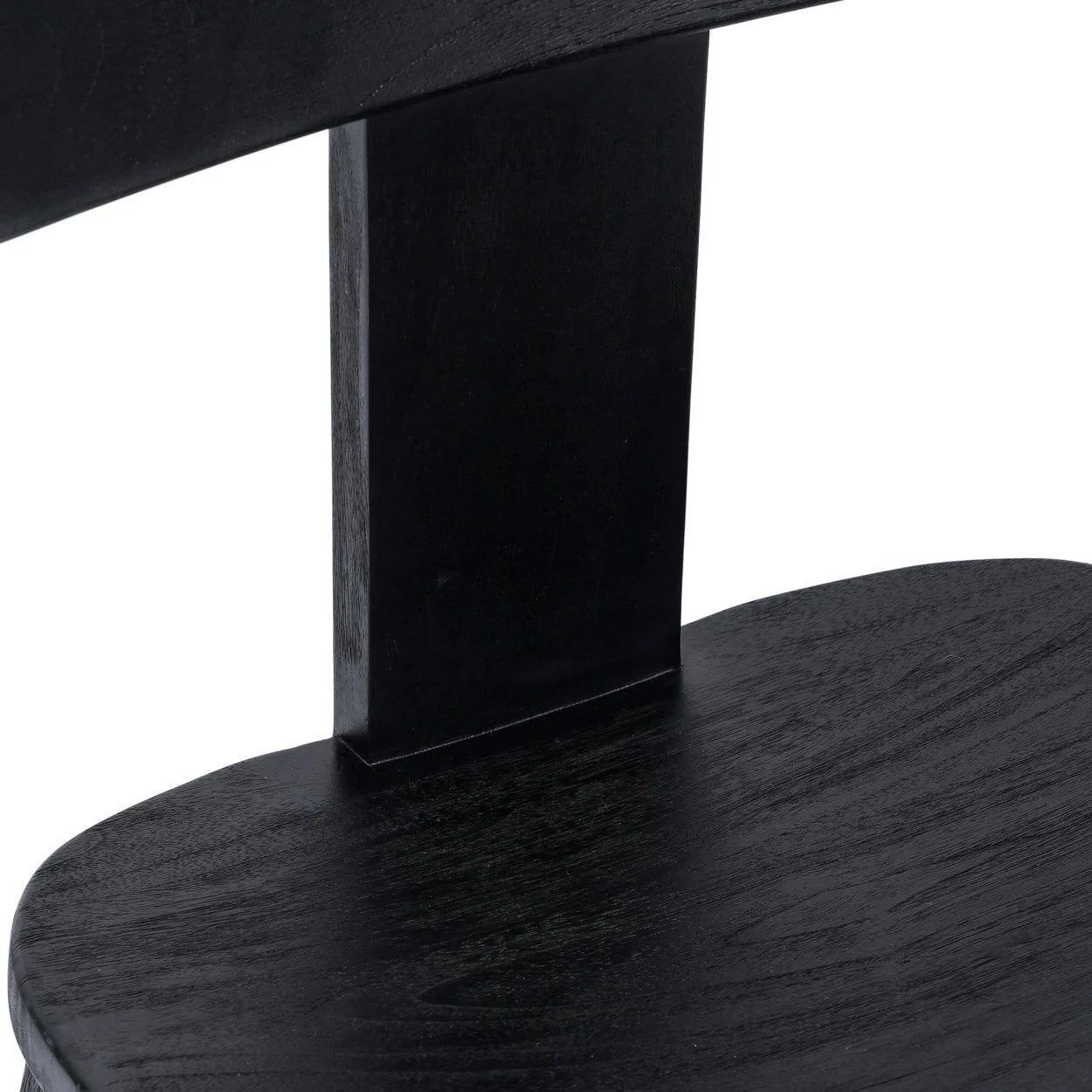 Chaise en teck noir mat avec dossier large et courbé pour salle à manger élégante