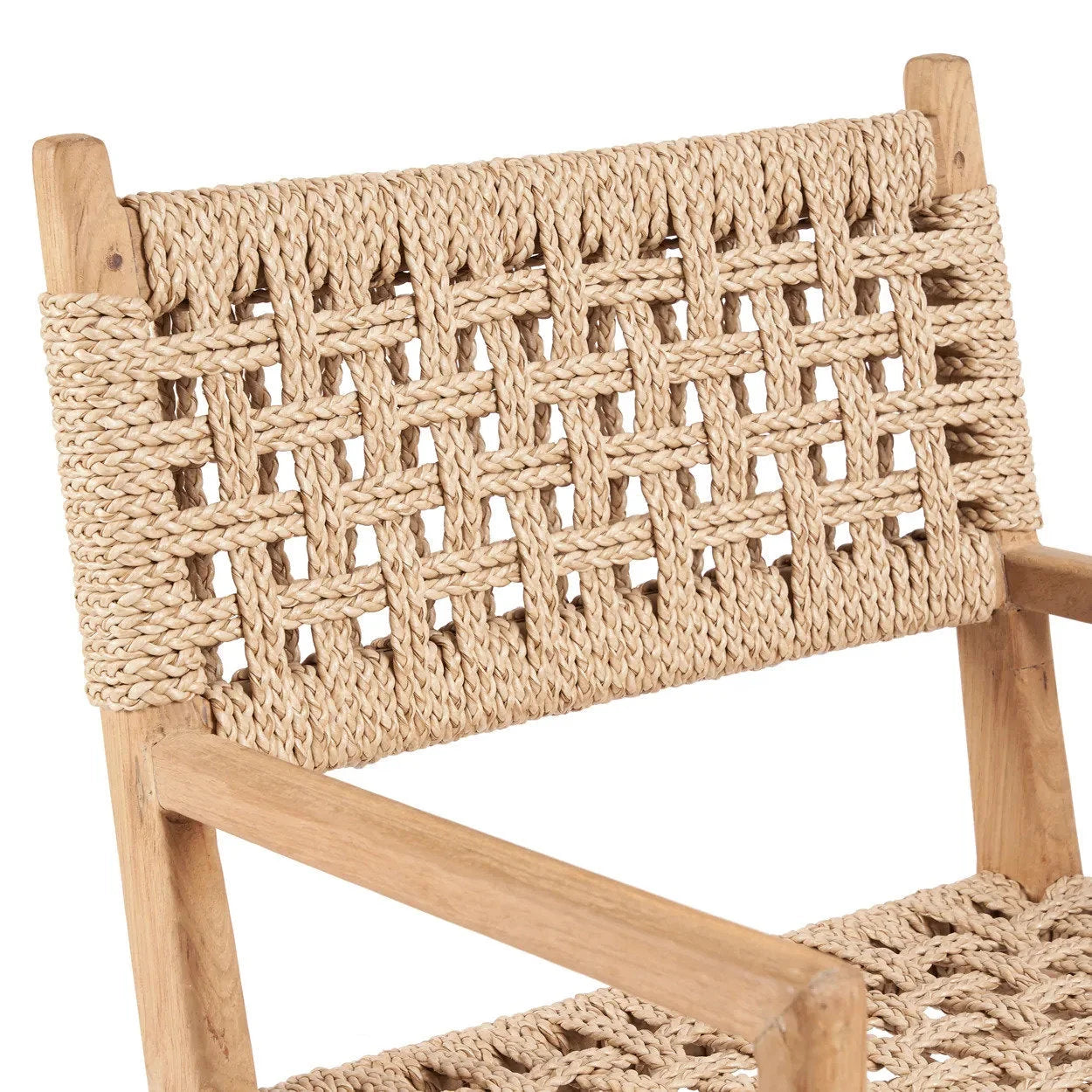 Chaise en teck recyclé avec dos en corde tressée naturelle et accoudoirs