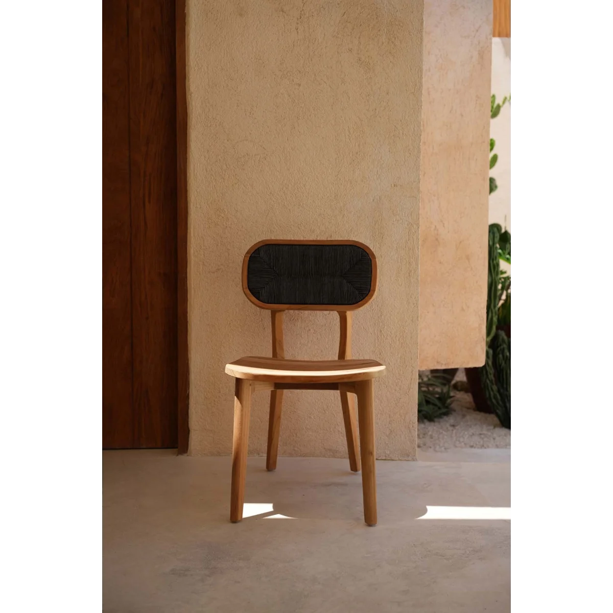 Chaise en teck recyclé avec dossier corde noire 80 cm