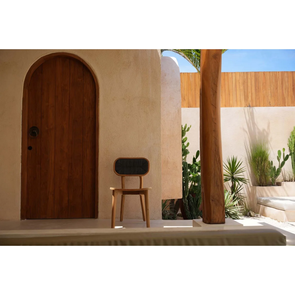 Chaise en teck recyclé avec dossier corde noire 80 cm