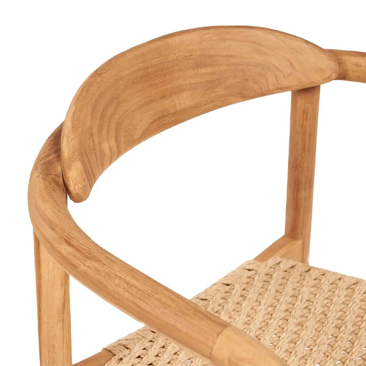 Chaise en teck recyclé pour extérieur avec dossier en bois et siège tissé naturel